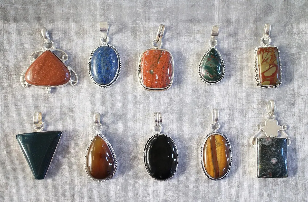 A Beginner's Guide to Buying Black Onyx Jewellery in the UK