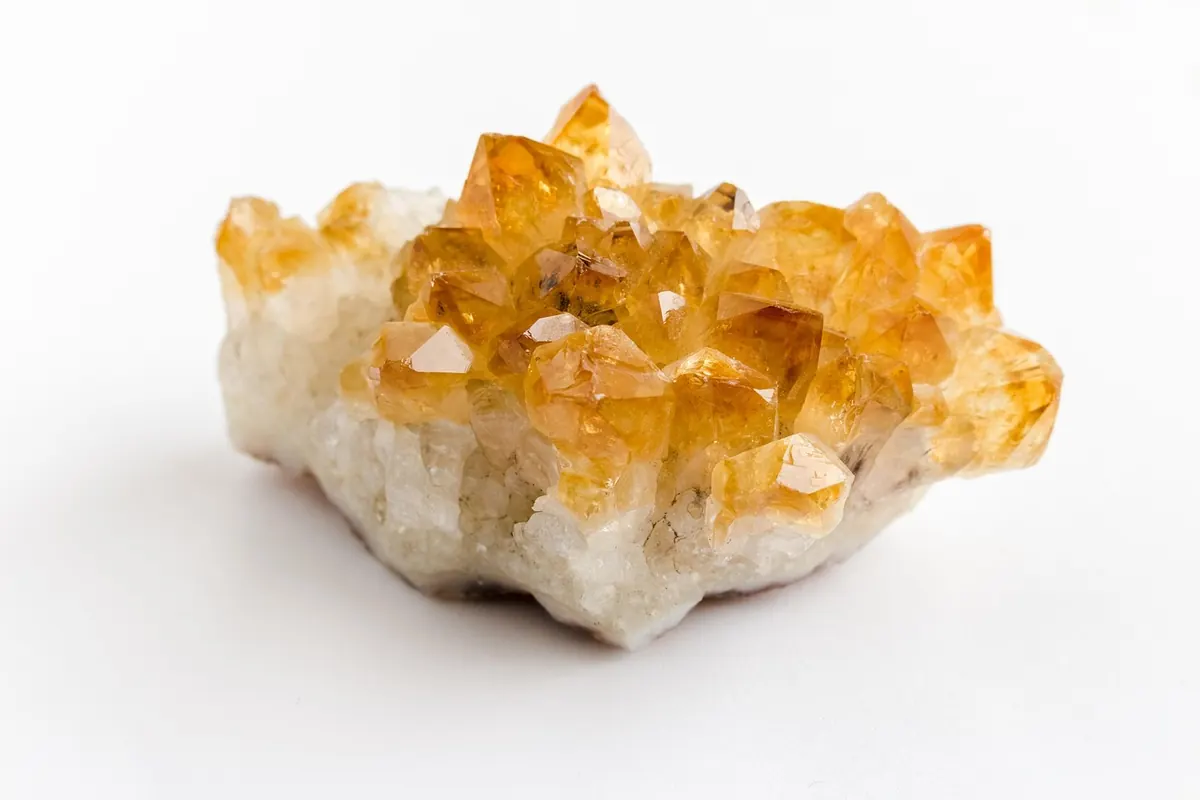 Rough vs Cut Gemstones: Which Is Better for Collectors?